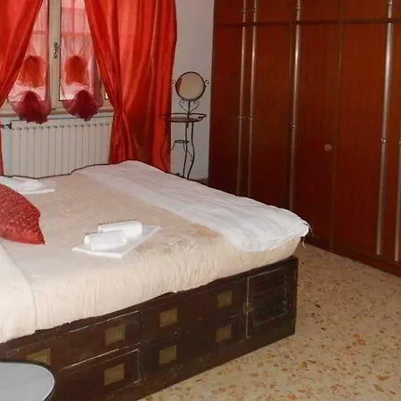 Oda ve Kahvaltı Aida Pisa