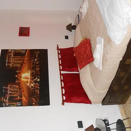 Aida Oda ve Kahvaltı Pisa
